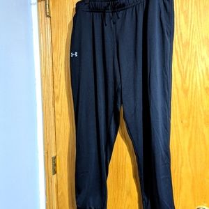 Under Armour cuffed joggers black XL
